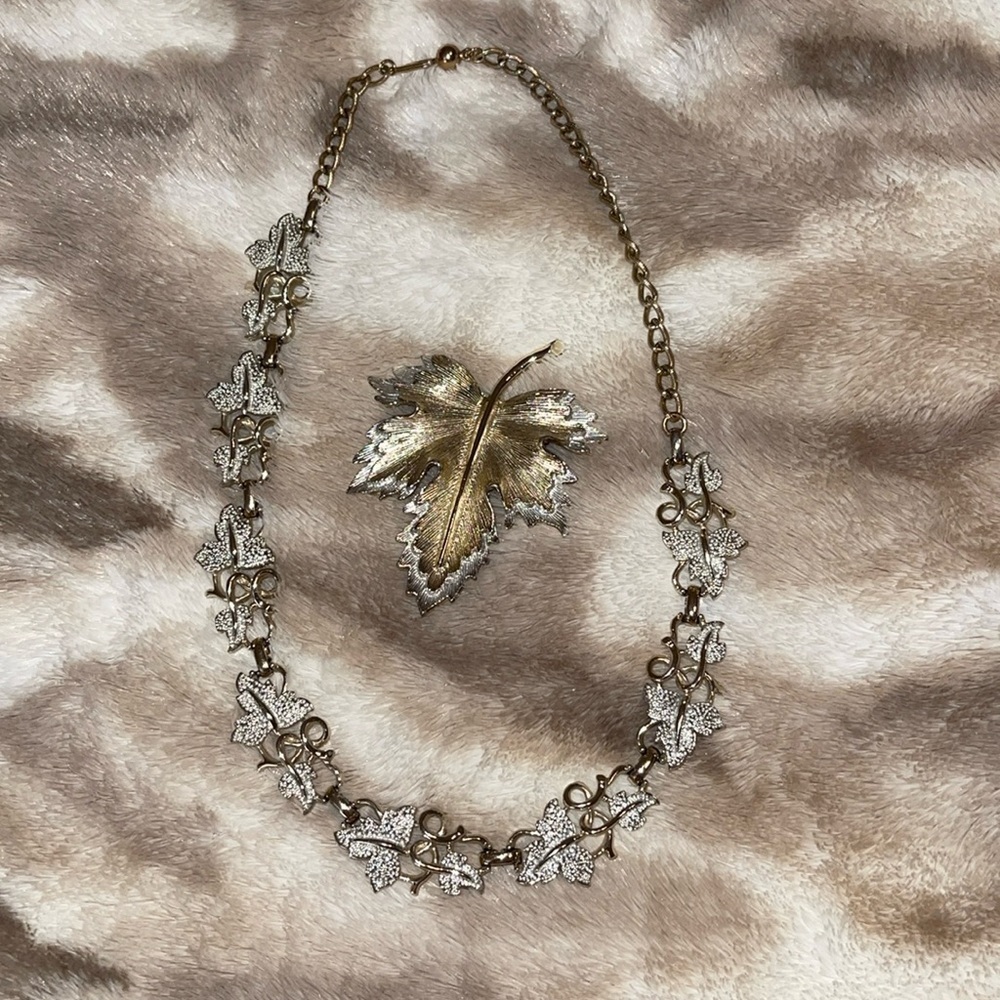 Sarah Coventry leaf necklace and brooch Set